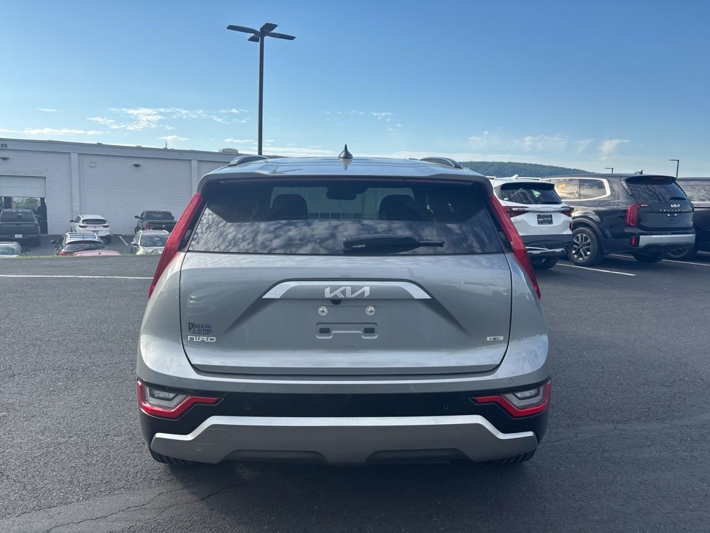Certified 2023 Kia Niro SX Touring FWD image 4