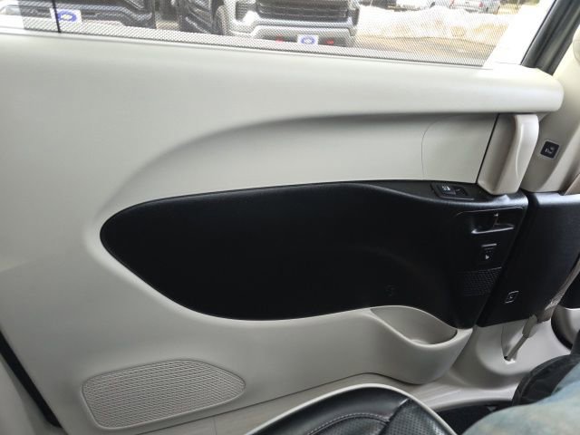 Used 2023 Chrysler Pacifica Limited FWD image 21