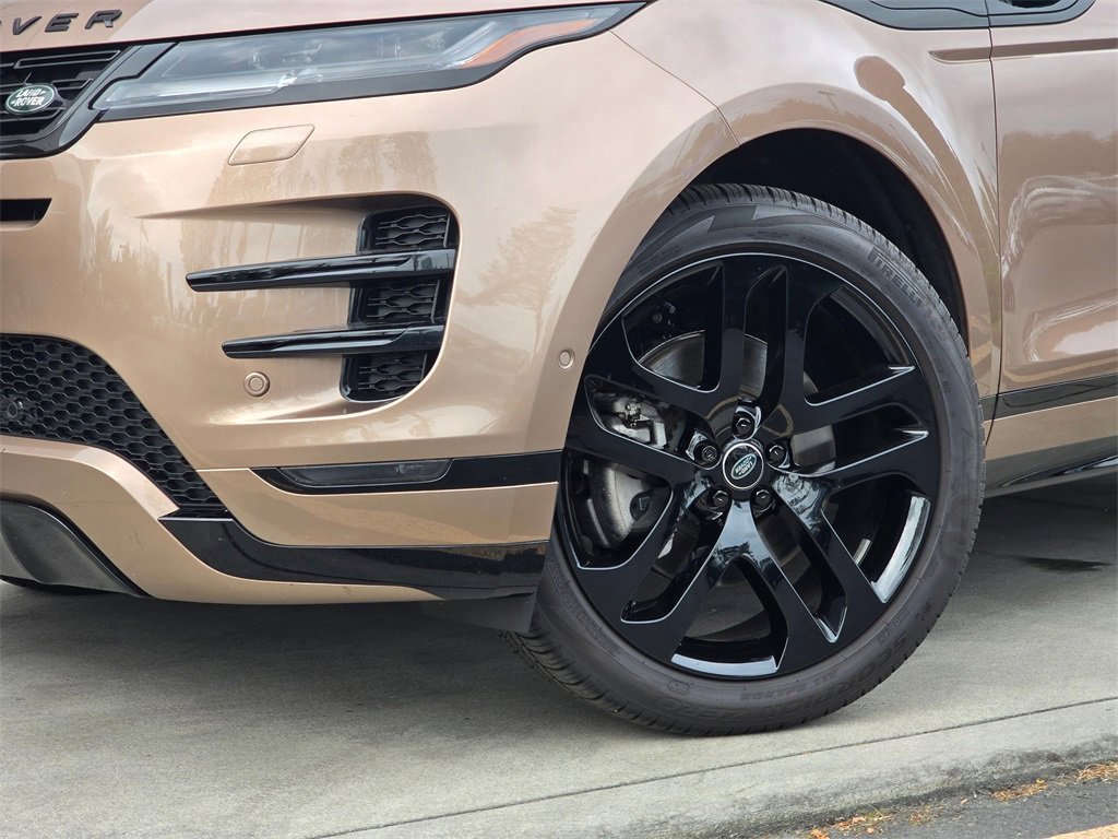 Used 2024 Land Rover Range Rover Evoque Dynamic SE image 2