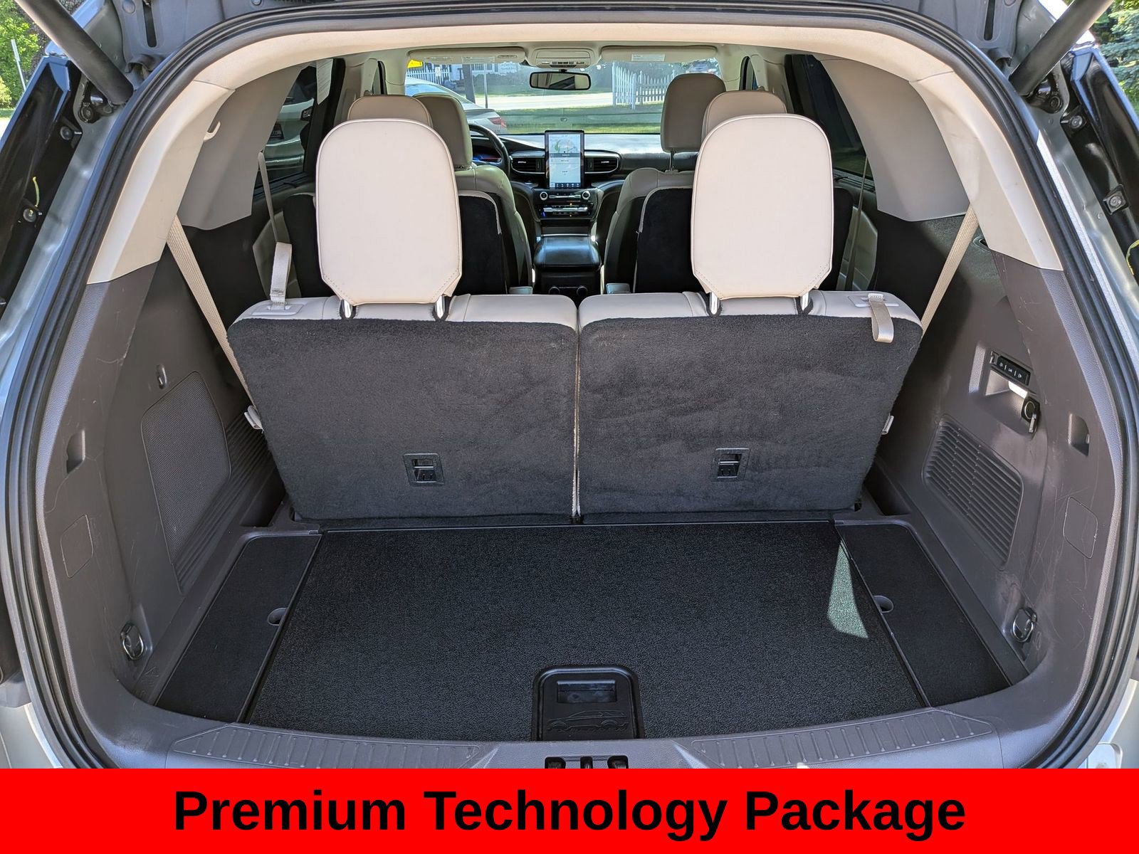 Used 2020 Ford Explorer Platinum w/ Premium Technology Package AWD/4WD image 11