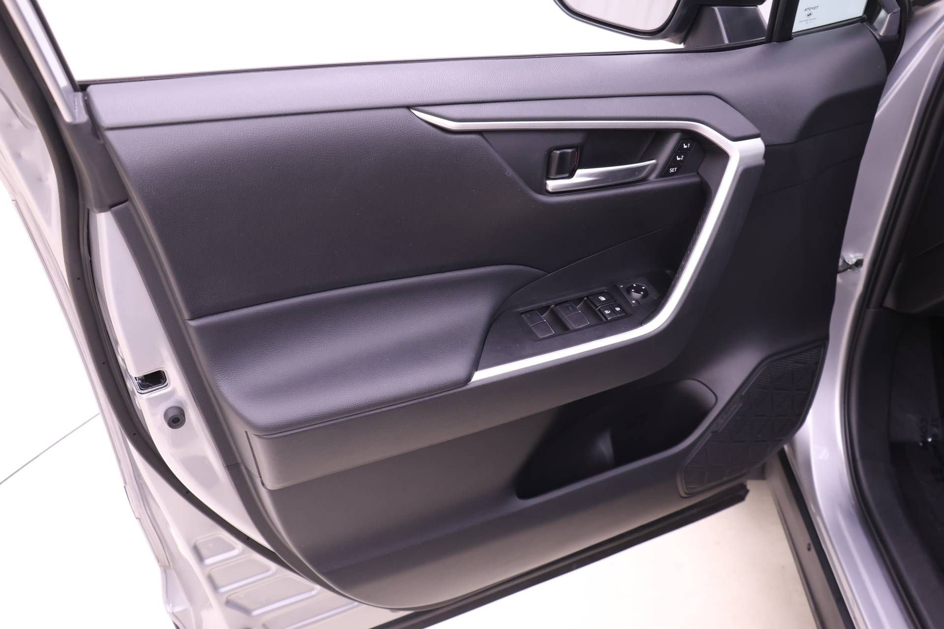 Certified 2021 Toyota RAV4 XLE Premium image 8