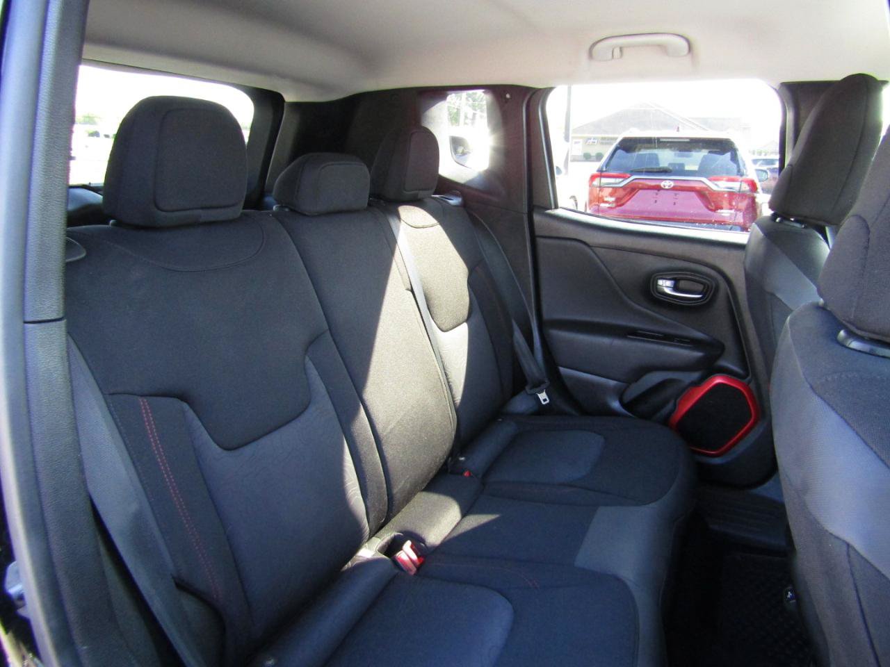 Used 2018 Jeep Renegade Trailhawk w/ UConnect 8.4 Nav Group AWD/4WD image 24