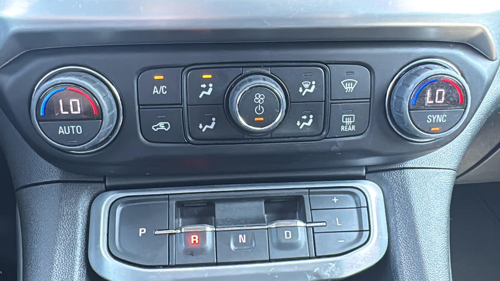 Used 2023 GMC Acadia SLE w/ Driver Convenience Package AWD/4WD image 17