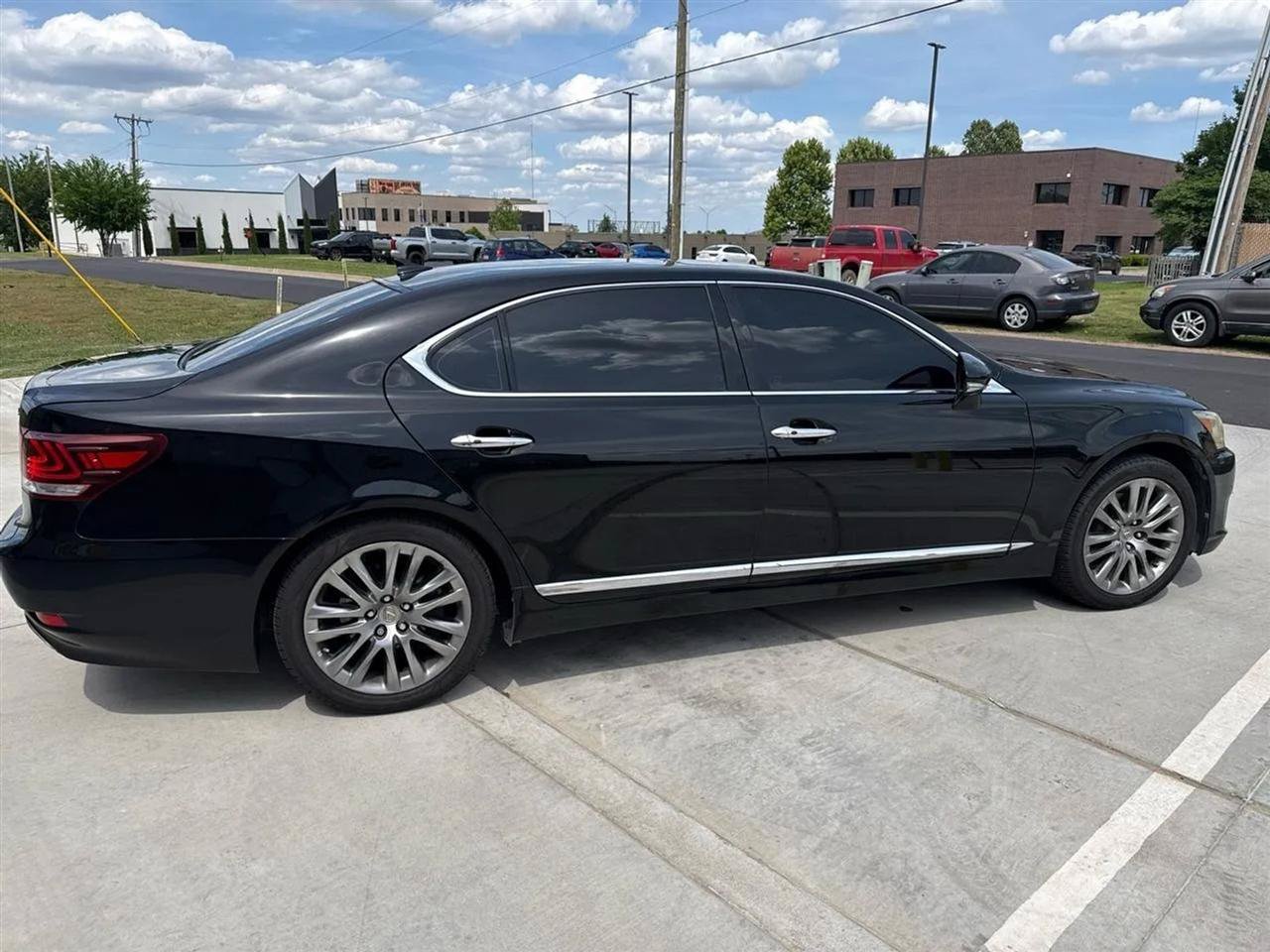 Used 2013 Lexus LS 460 L w/ Preferred Accessory Package RWD image 9