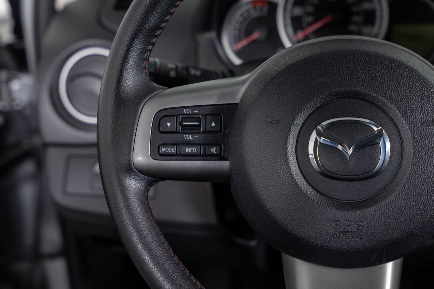 Used 2014 MAZDA MAZDA2 Touring image 29