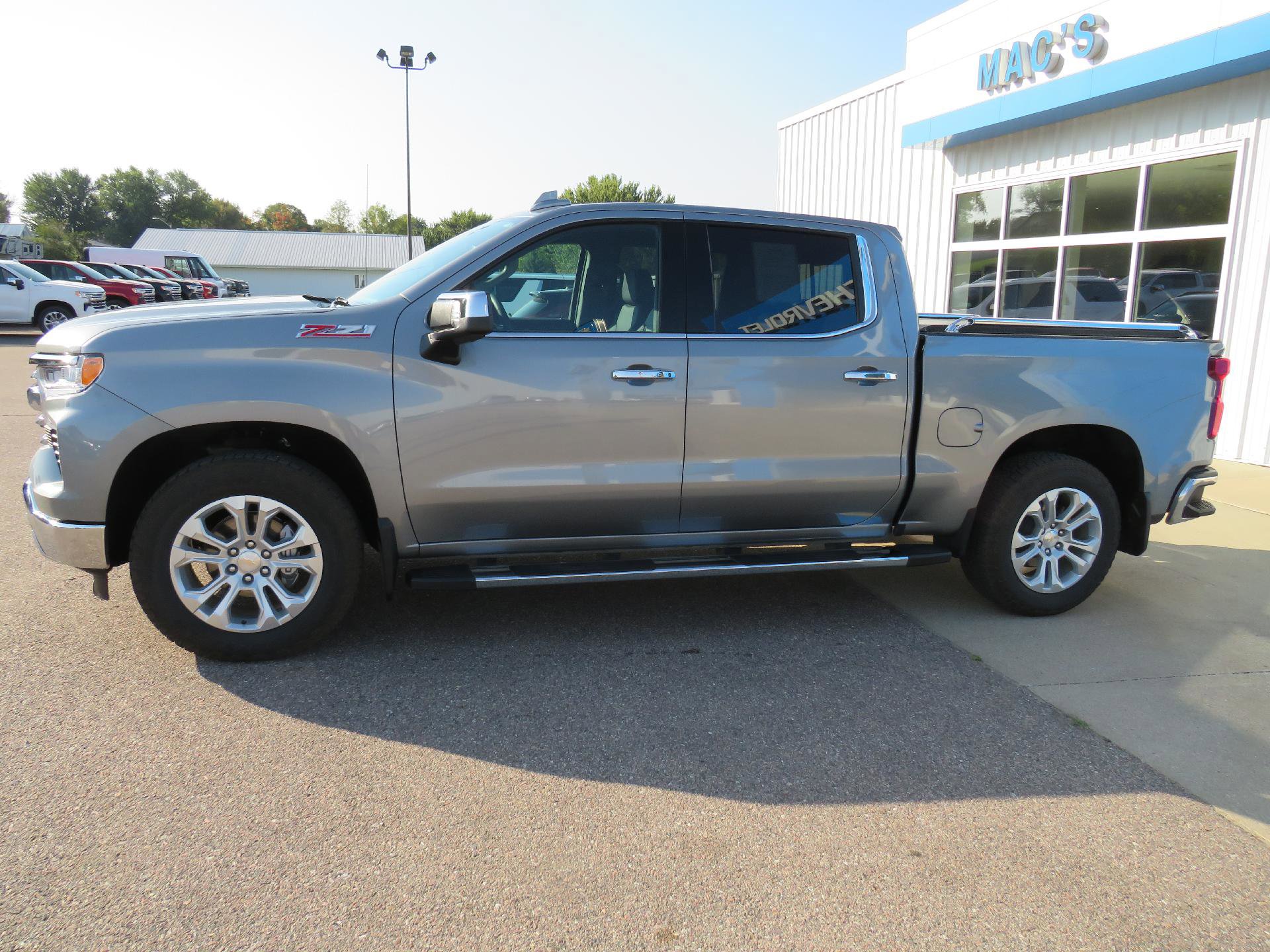 Used 2023 Chevrolet Silverado 1500 LTZ image 1