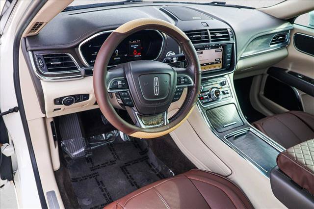 Used 2017 Lincoln Continental Select w/ Climate Package AWD/4WD image 10
