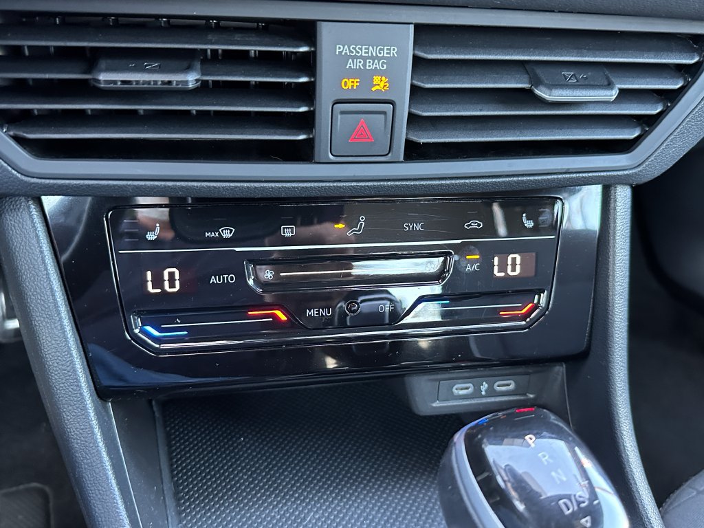Used 2025 Volkswagen Jetta Sport FWD image 29
