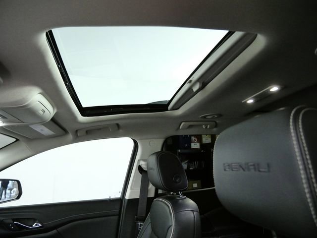 Used 2023 GMC Acadia Denali w/ Denali Ultimate Package image 5