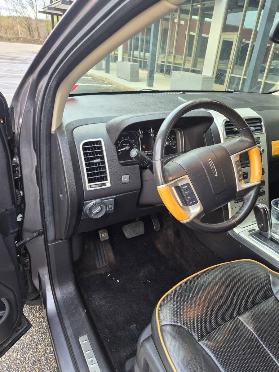 Used 2010 Lincoln MKX AWD image 10