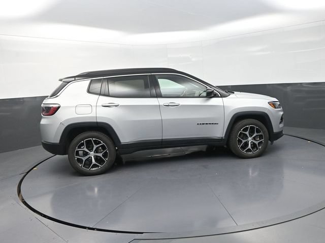 Used 2024 Jeep Compass Limited AWD/4WD image 9