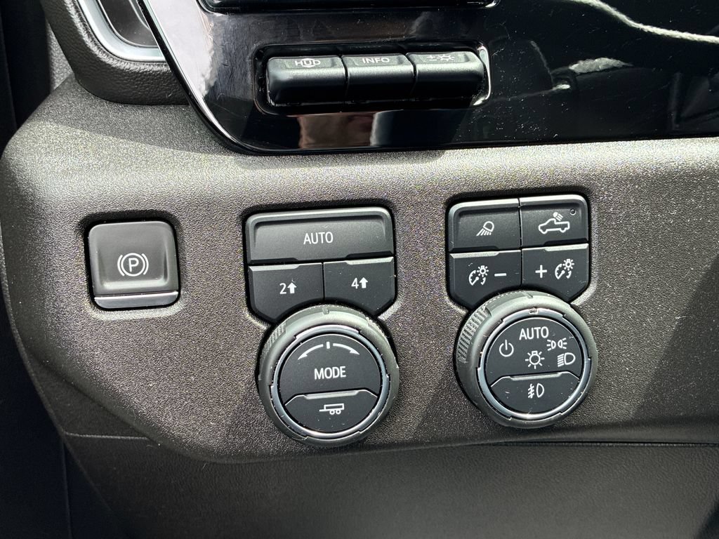 Used 2022 Chevrolet Silverado 1500 LTZ w/ Technology Package AWD/4WD image 35