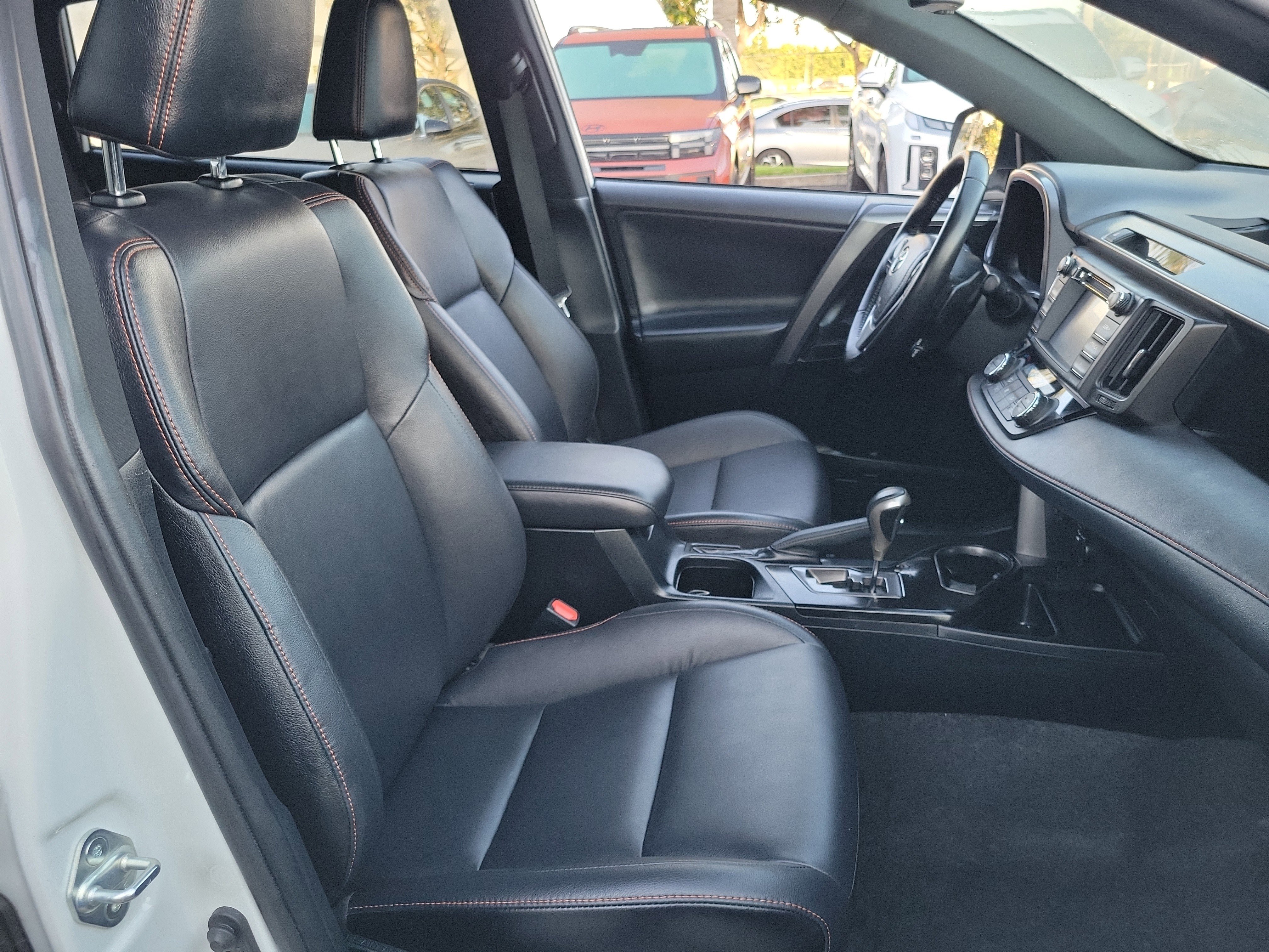 Used 2018 Toyota RAV4 SE w/ Power Extra Value Package FWD image 24