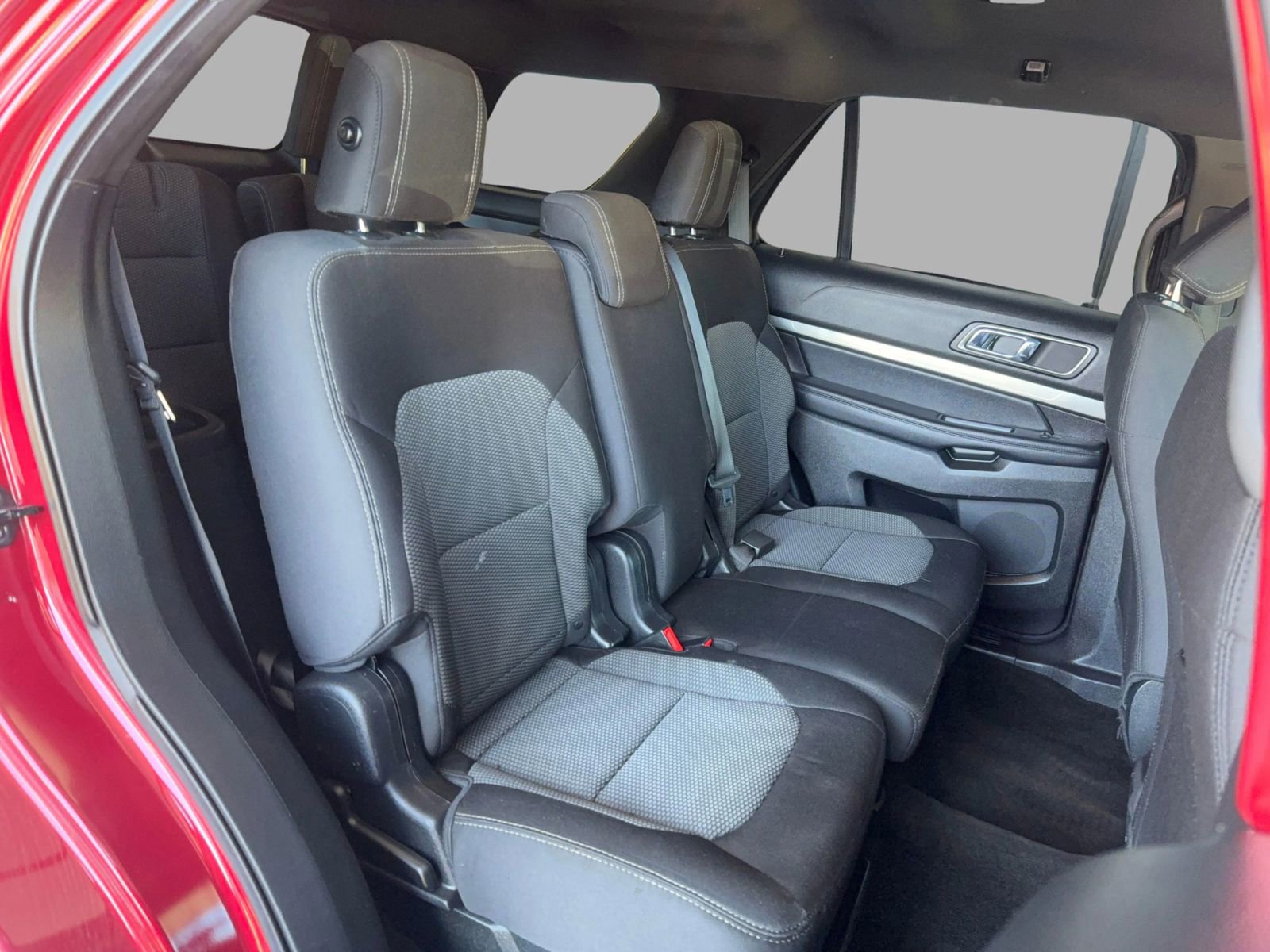 Used 2018 Ford Explorer XLT w/ Equipment Group 201A image 28