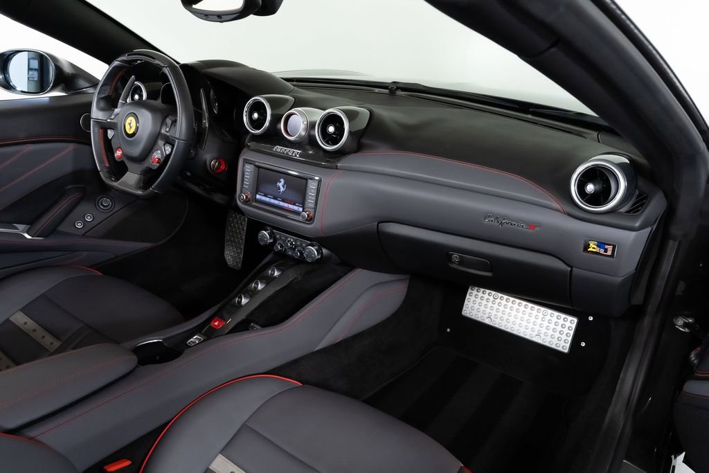 Used 2015 Ferrari California T RWD image 41