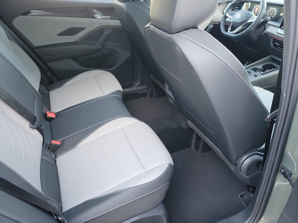 New 2026 Volkswagen Tiguan SE R-Line FWD image 29