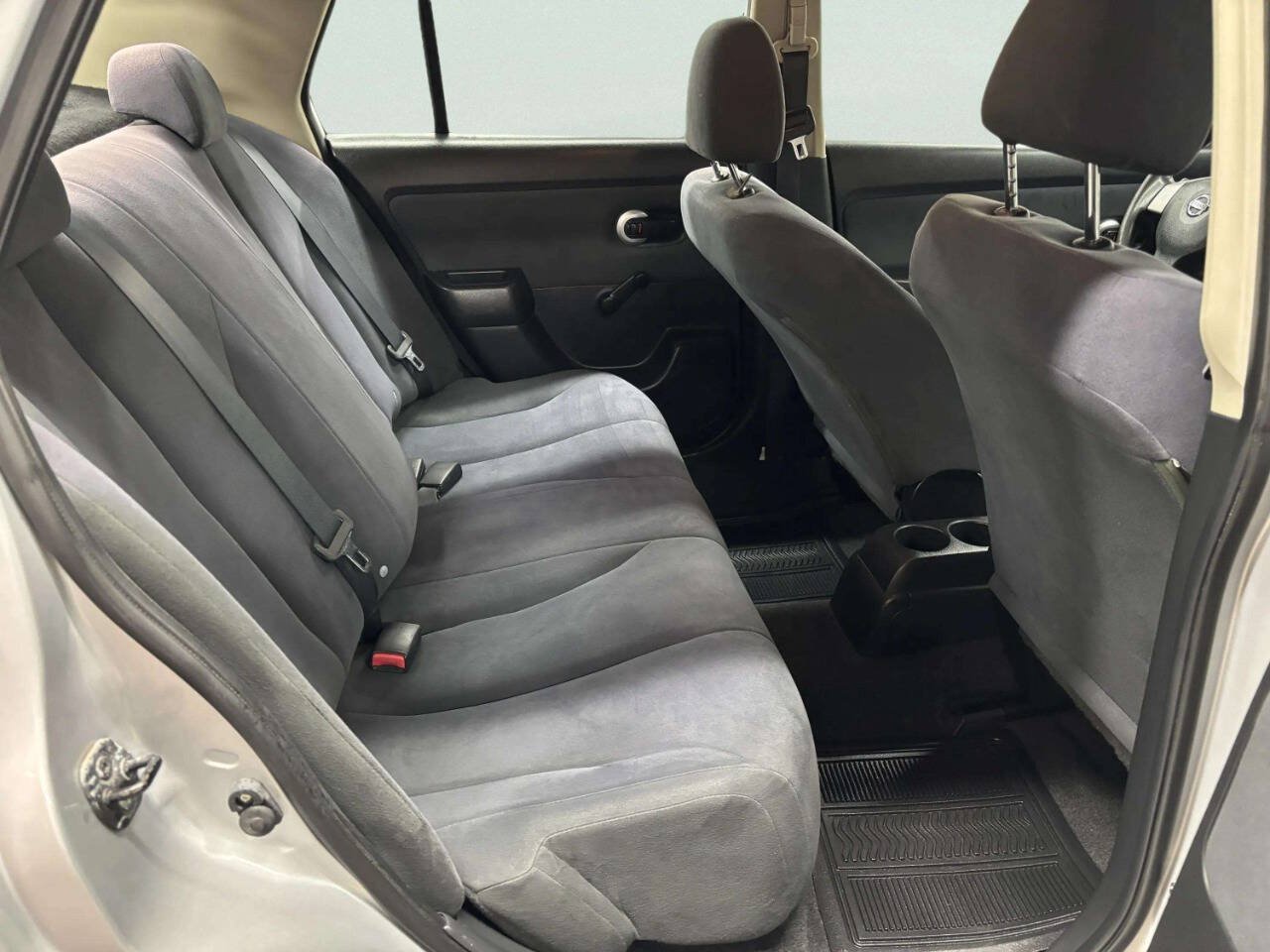Used 2010 Nissan Versa Sedan FWD image 19