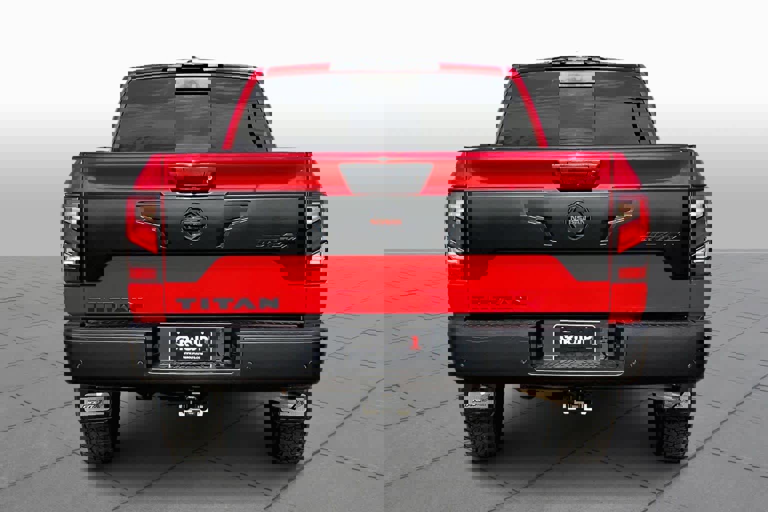 Used 2022 Nissan Titan PRO-4X w/ Pro-4x Convenience Package image 4