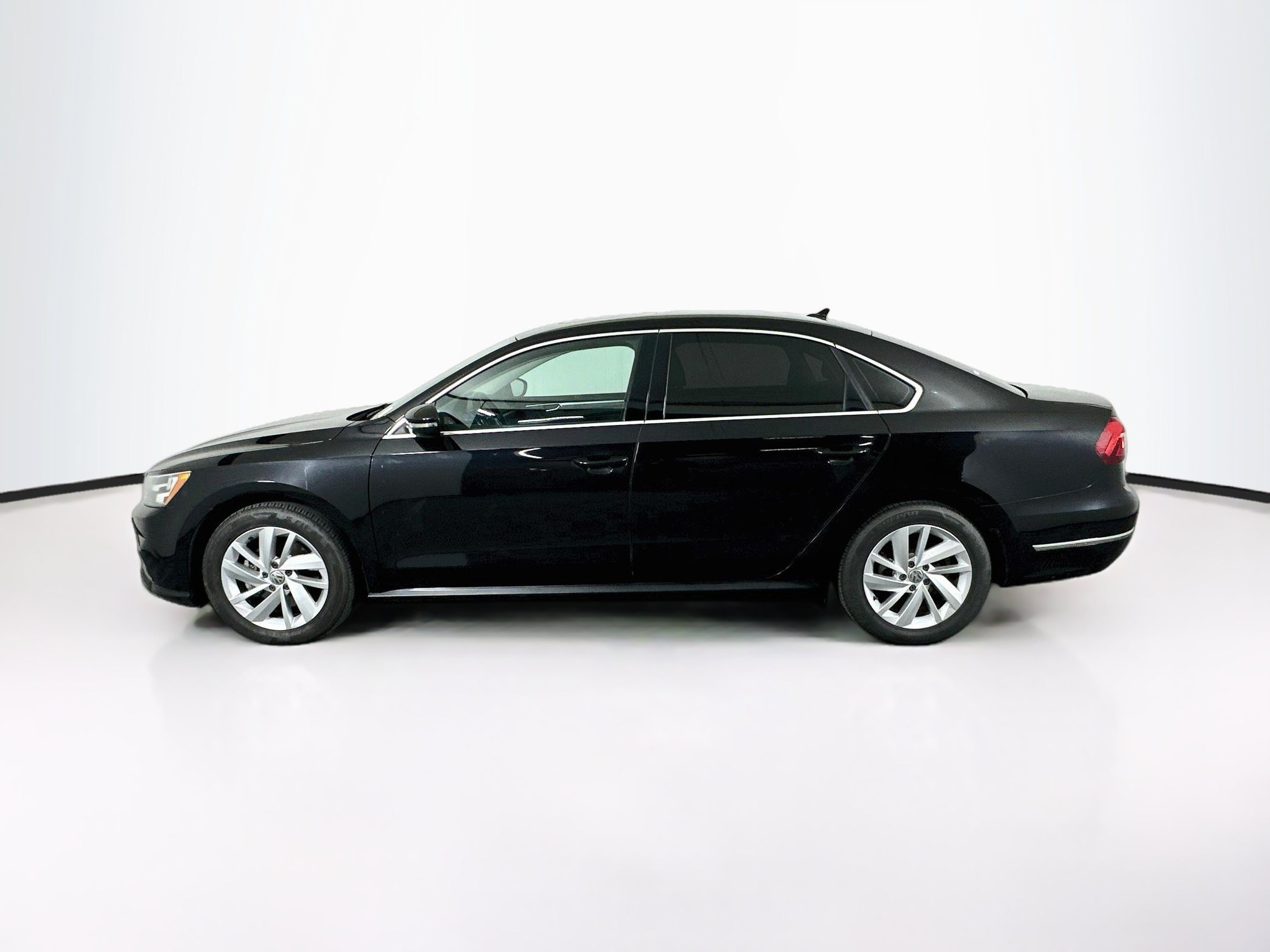 Used 2018 Volkswagen Passat 2.0T SE FWD image 4
