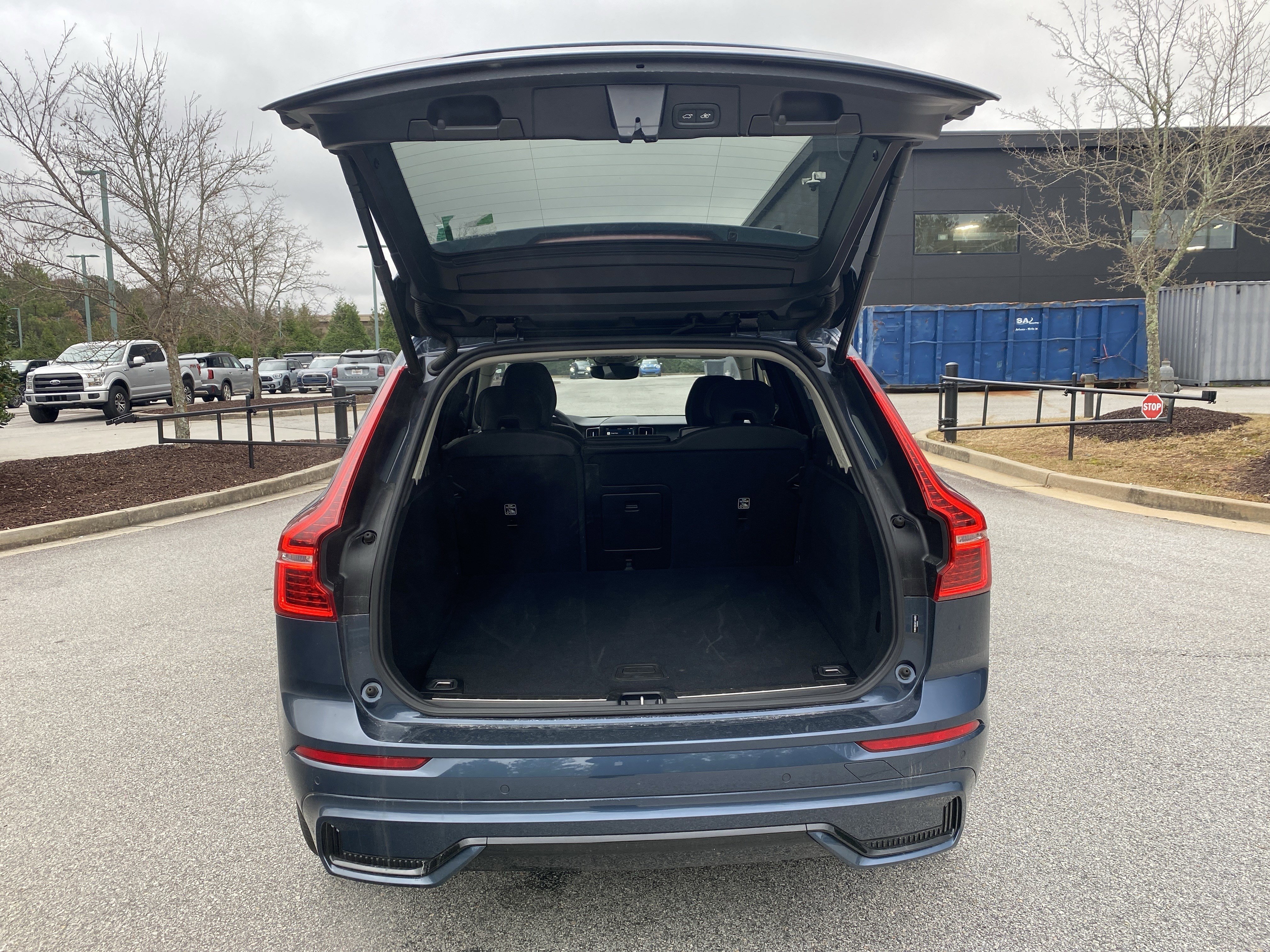 Used 2025 Volvo XC60 B5 Plus image 36