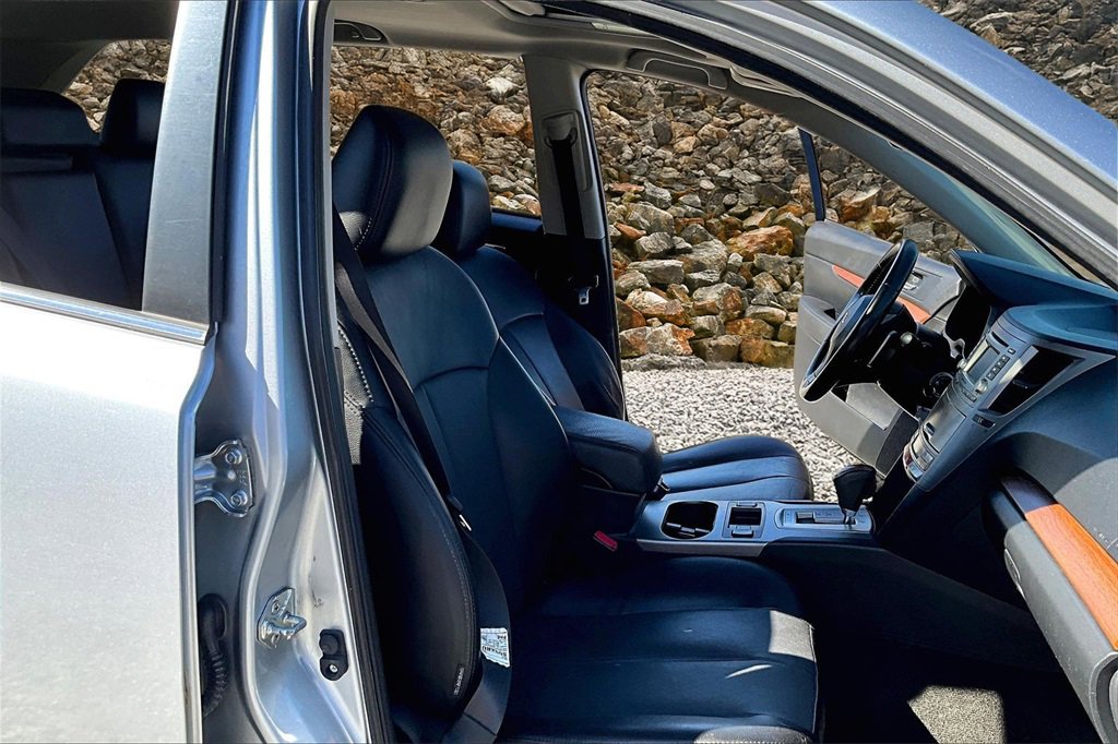 Used 2013 Subaru Outback 2.5i Limited w/ Moonroof Pkg image 7