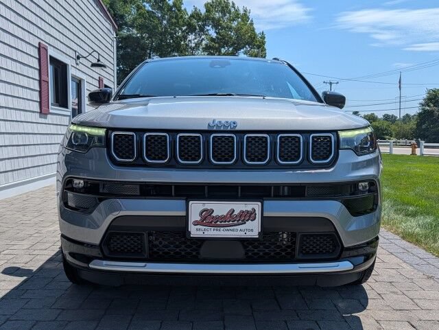 Used 2023 Jeep Compass Limited w/ Elite Group AWD/4WD image 3