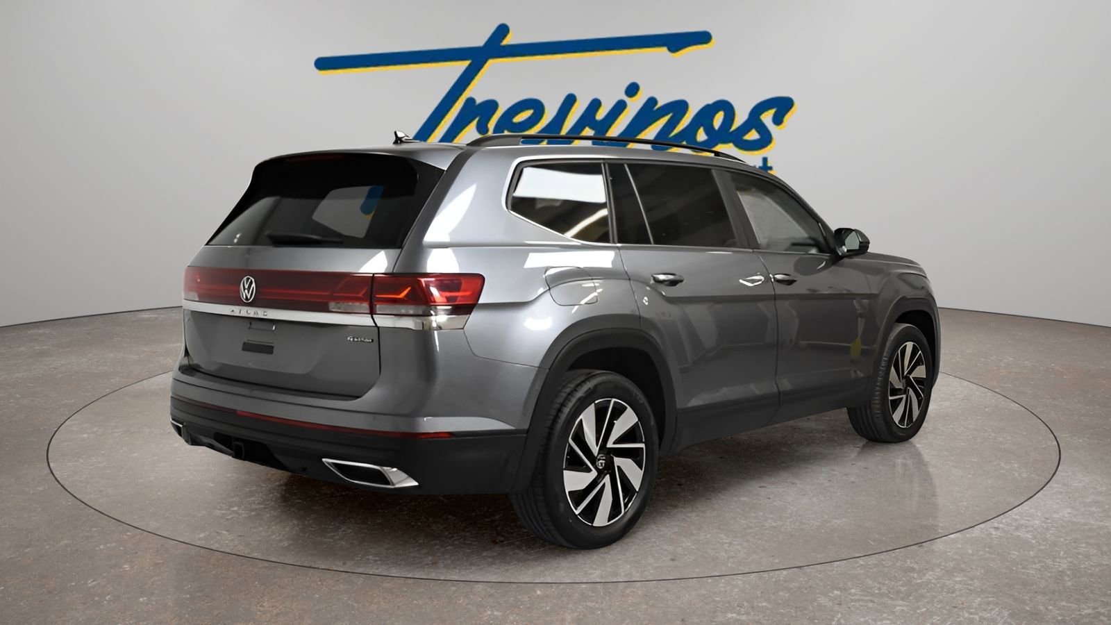 Used 2025 Volkswagen Atlas SE AWD/4WD image 2