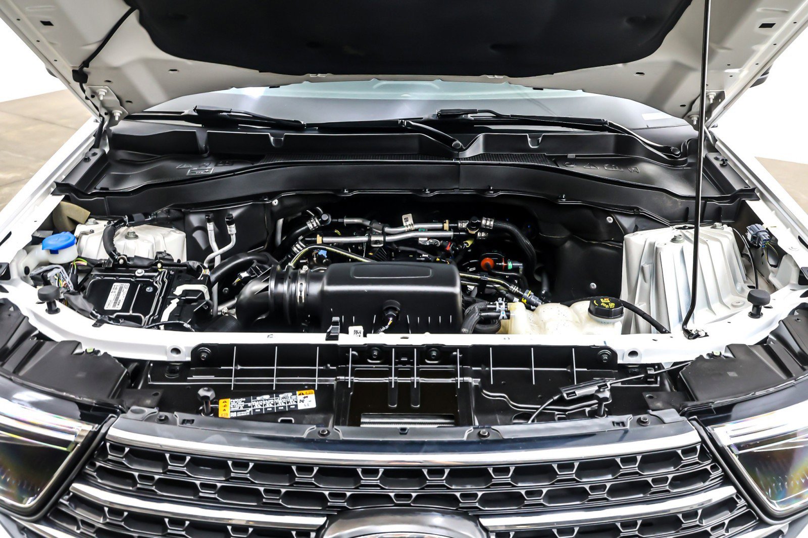 Used 2023 Ford Explorer XLT w/ Equipment Group 202A image 11