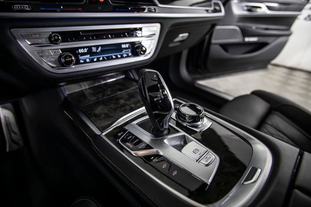 Used 2017 BMW 750i image 33