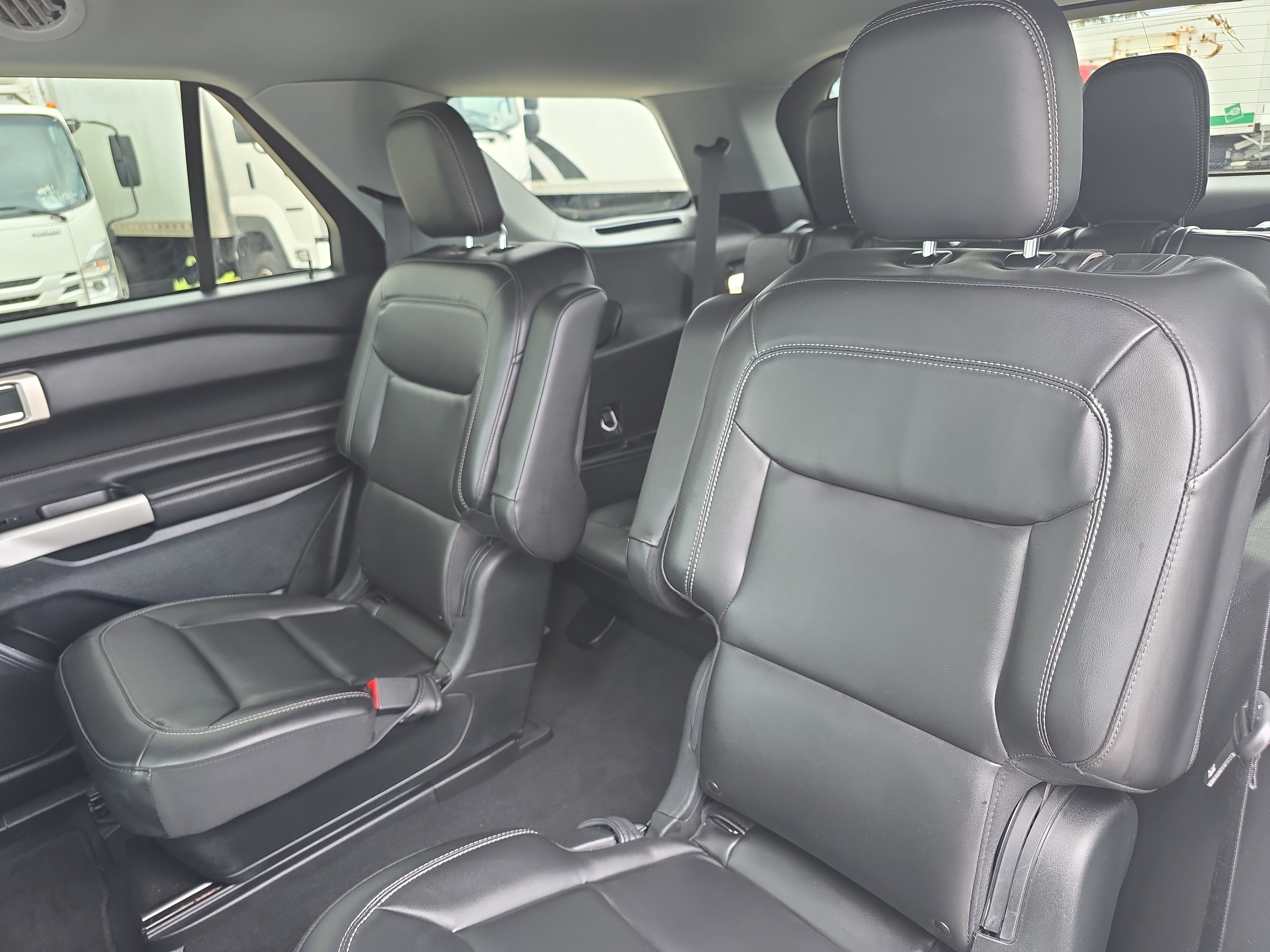 Used 2023 Ford Explorer XLT w/ Equipment Group 202A RWD image 16