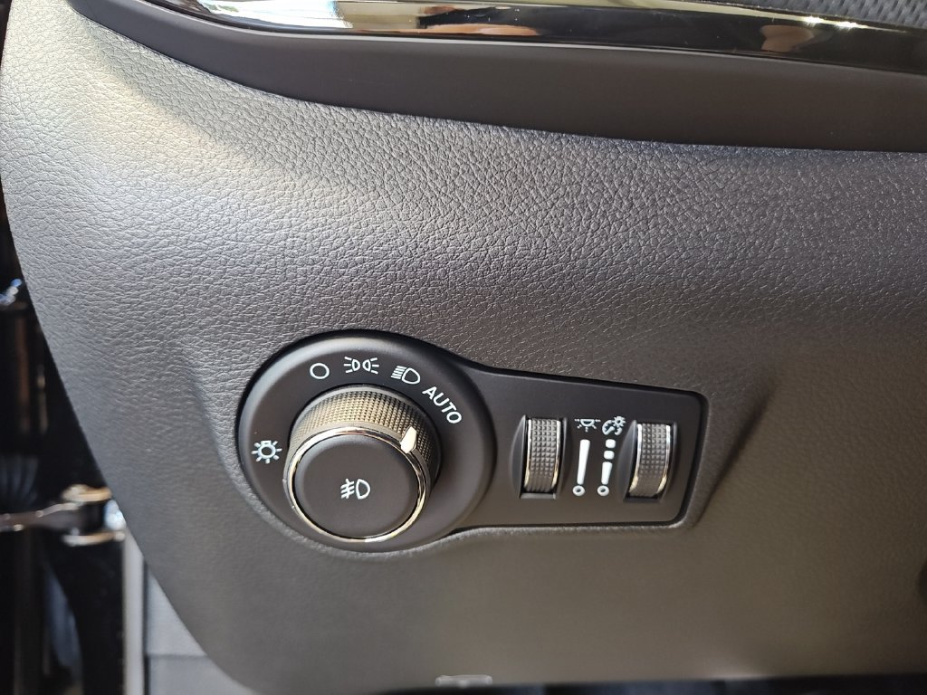 New 2026 Jeep Compass Latitude AWD/4WD image 25