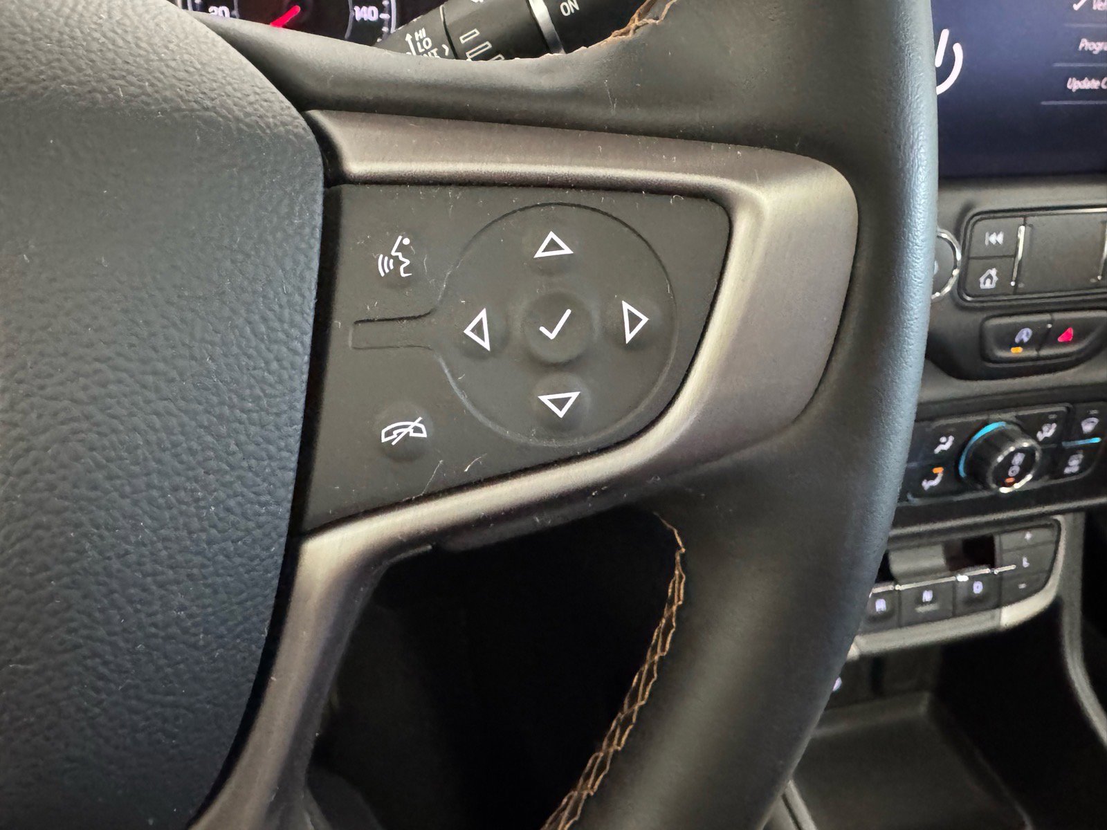 Certified 2023 GMC Terrain AT4 w/ Infotainment Package II AWD/4WD image 27
