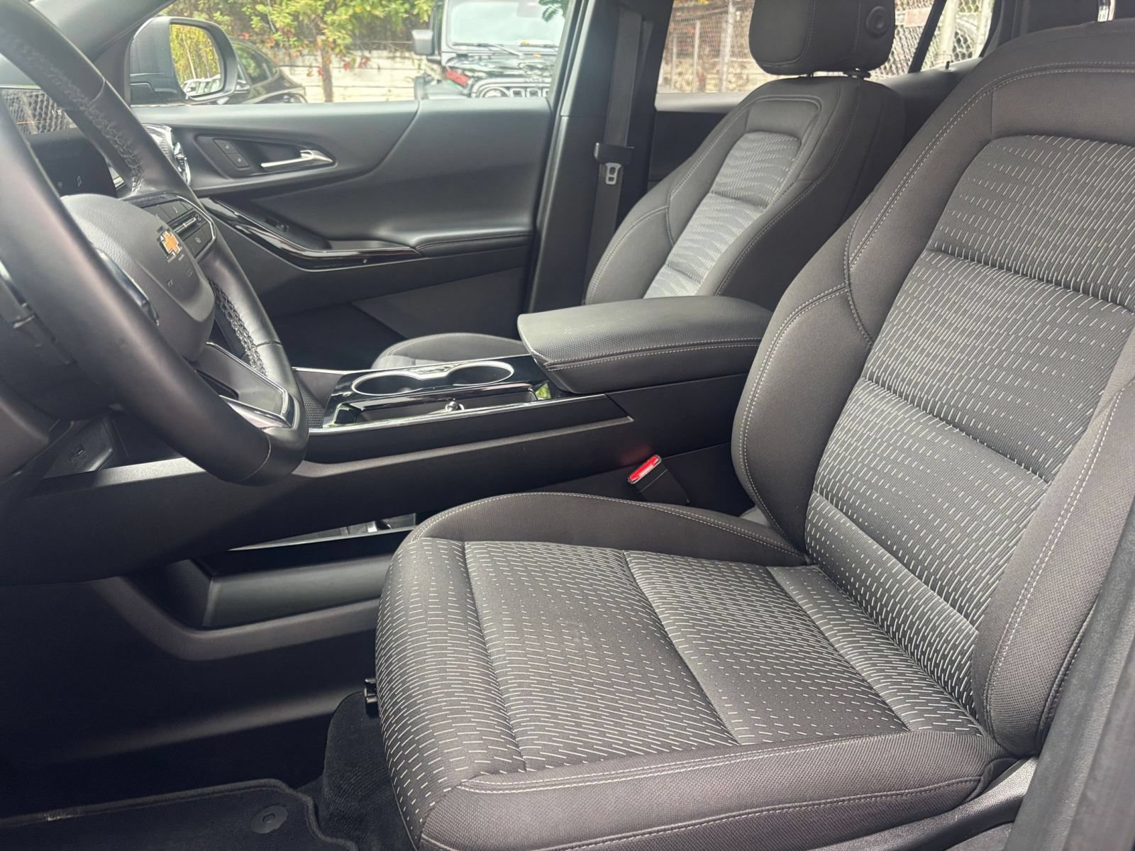 Used 2025 Chevrolet Equinox LT FWD image 36
