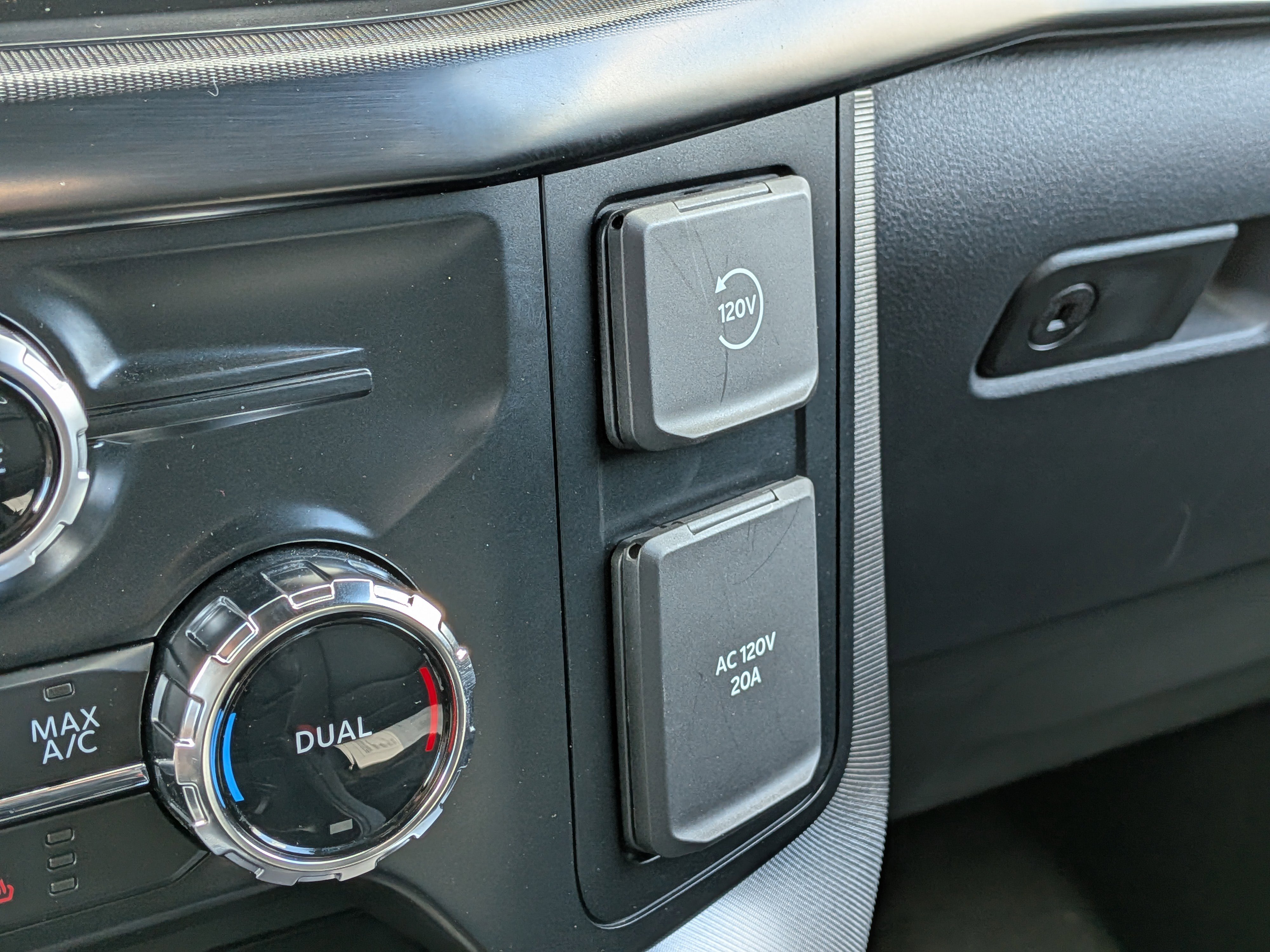 Used 2024 Ford F150 Platinum image 31