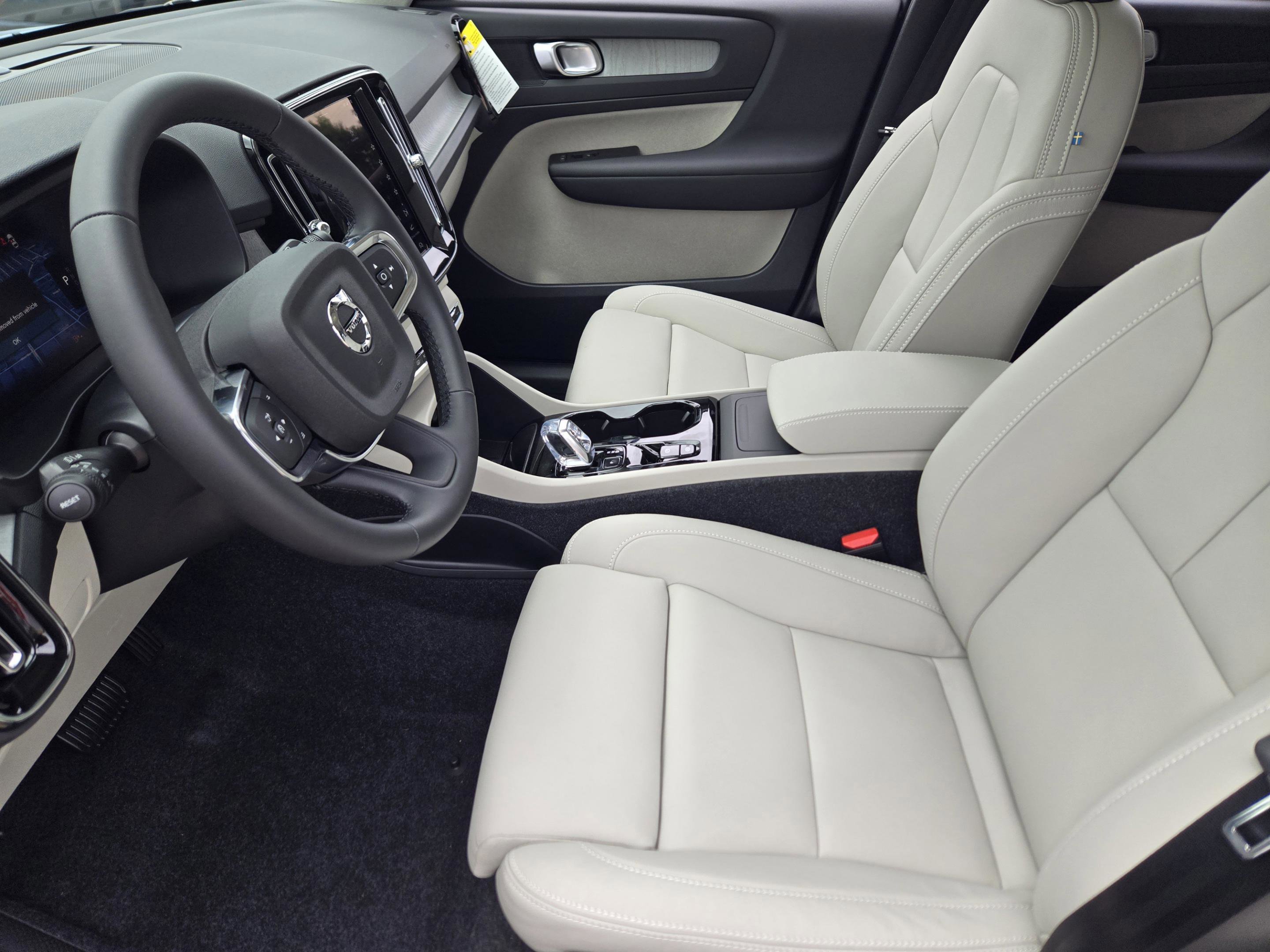 New 2026 Volvo XC40 B5 Plus w/ Protection Package Premier AWD/4WD image 10