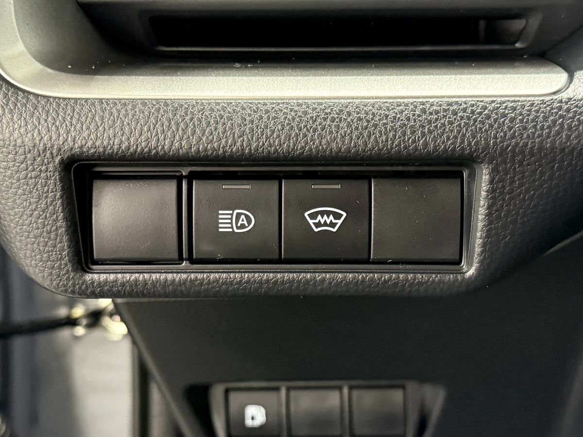 Used 2025 Toyota Prius LE FWD image 20