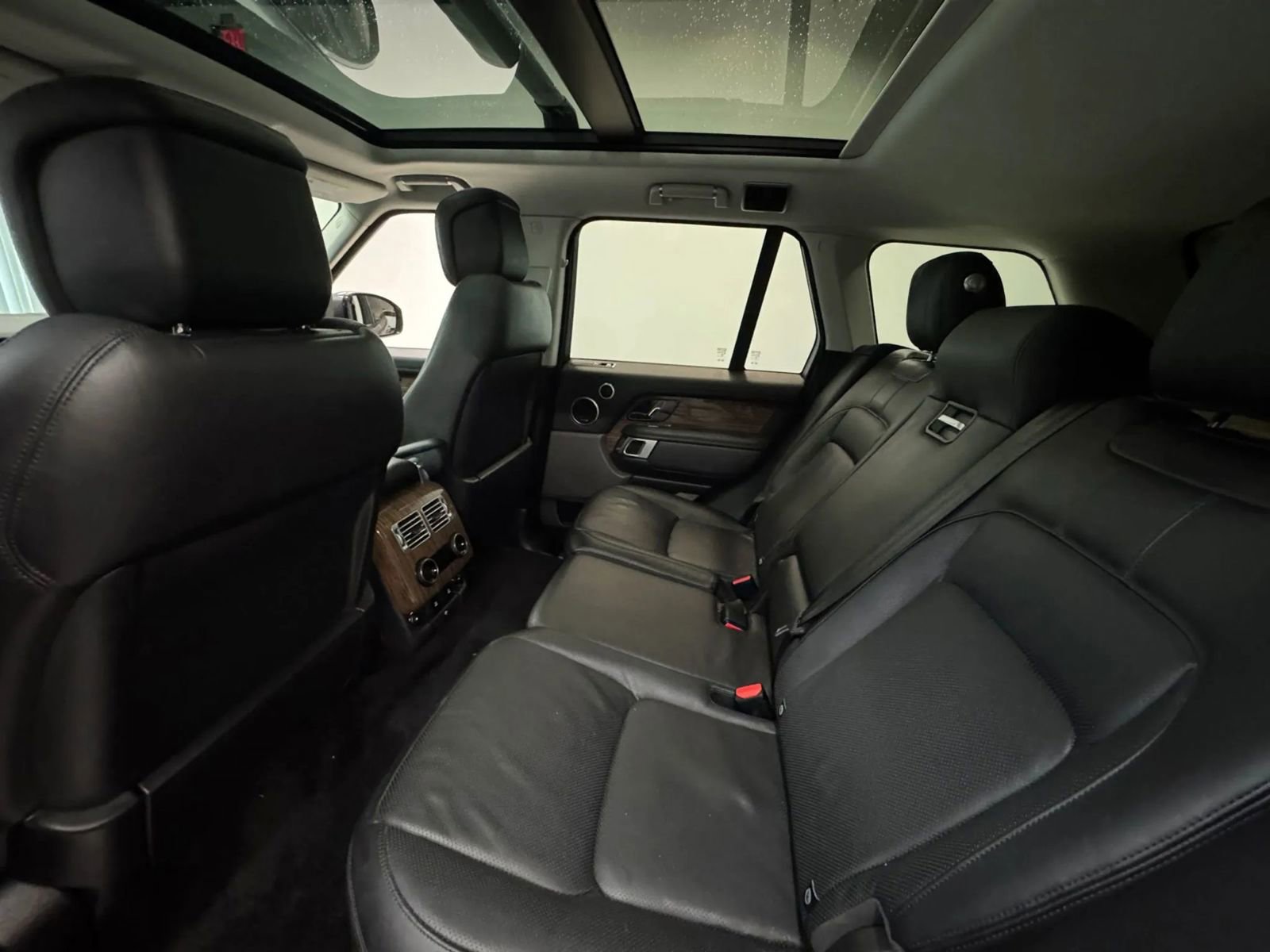 Used 2019 Land Rover Range Rover HSE image 17