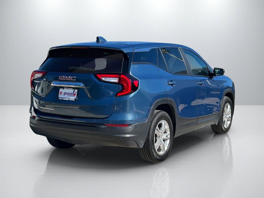 Used 2024 GMC Terrain SLE image 5