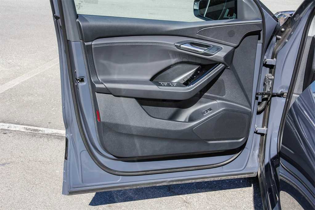 Used 2025 Audi Q6 e-tron Premium w/ Convenience Package image 21