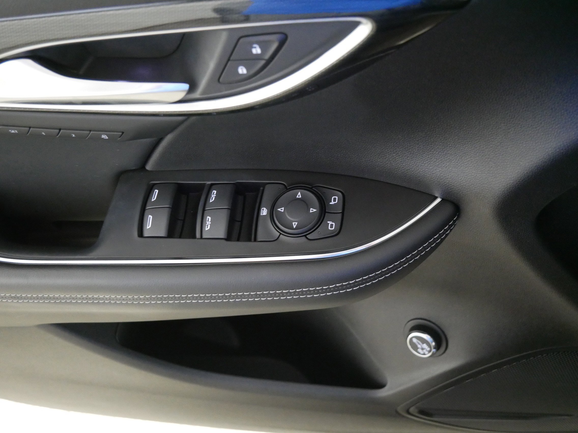 Used 2023 Buick Envision Essence image 19