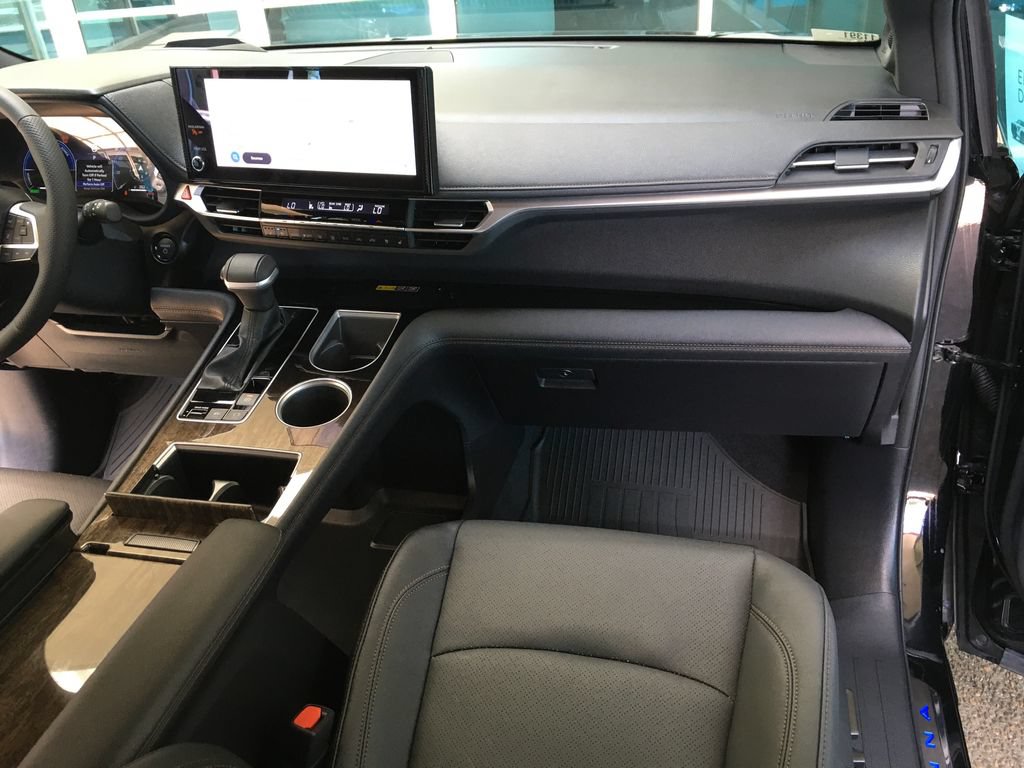 New 2026 Toyota Sienna Platinum AWD/4WD image 37