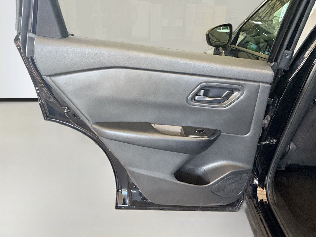 Used 2024 Nissan Rogue S AWD/4WD image 25