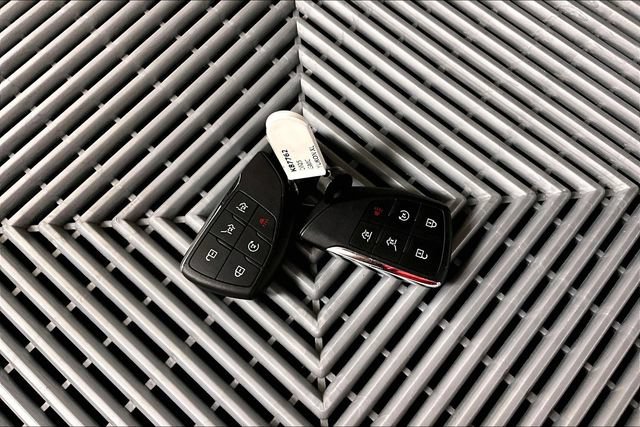 Used 2025 GMC Yukon XL Denali Ultimate AWD/4WD image 11