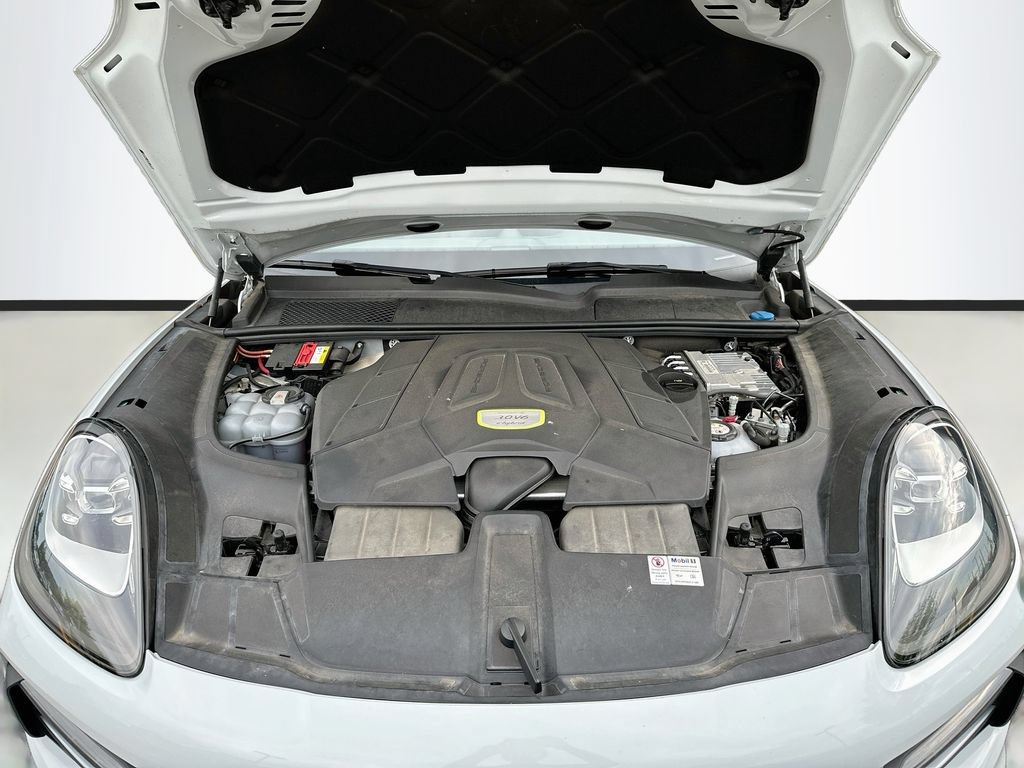 Certified 2020 Porsche Cayenne E-Hybrid AWD/4WD image 32