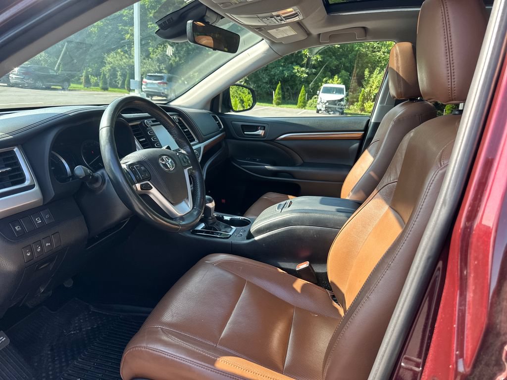 Used 2019 Toyota Highlander Limited Platinum AWD/4WD image 10