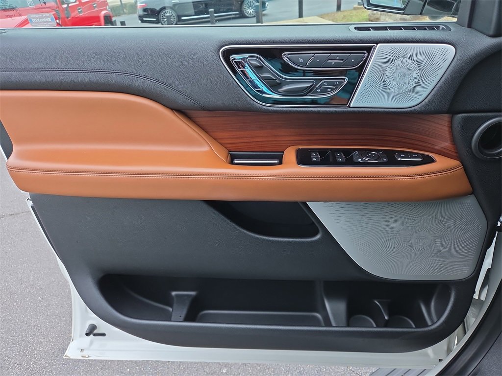 Used 2020 Lincoln Navigator Reserve w/ Luxury Package image 21