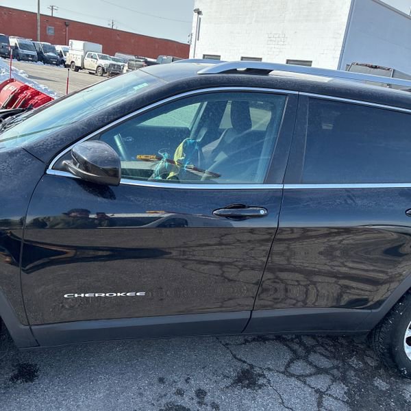 Used 2018 Jeep Cherokee Latitude w/ Cold Weather Group image 4