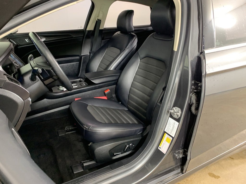 Used 2018 Ford Fusion SE w/ Equipment Group 201A image 27