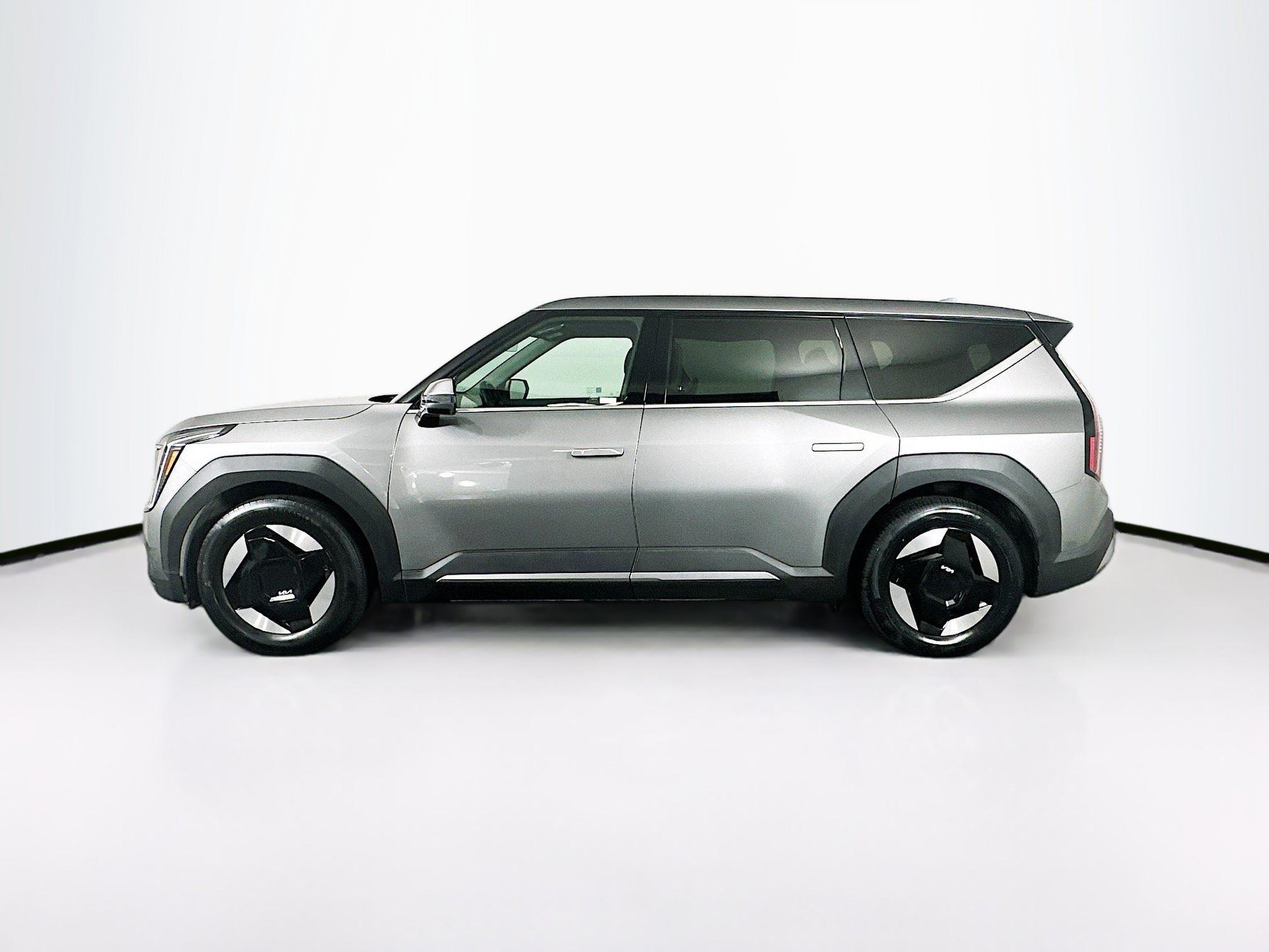 Used 2024 Kia EV9 Light RWD image 4