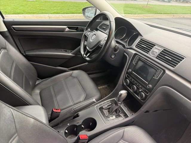 Used 2017 Volkswagen Passat 1.8T R-Line image 20